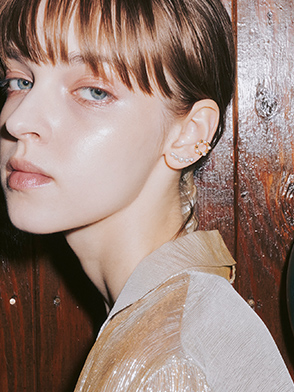 EAR CLOSET