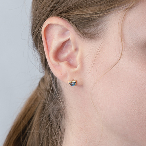 HALF MOON PIERCED EARRINGS(2ZP1662)K18 ピアス｜スター