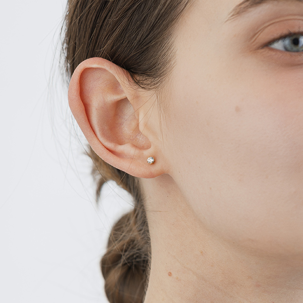 CROSSINGSTAR SETTING PIERCED EARRINGS(1ZP0956)K18 ピアス｜スター