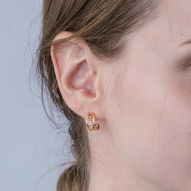 MOON&SUN PIERCED EARRINGS(1ZP0945)K18 ピアス|スター MOON&SUN PIERCED EARRINGS(1ZP0945)K18 ピアス|スター