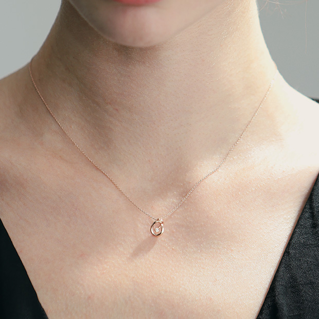 ネックレスEMBRACE KNOT NECKLACE(2JN0934)｜スタージュエリー公式