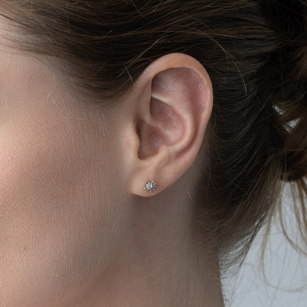 DIAMOND SUNBURST PIERCED EARRINGS(WG)(2JP1101)K10 ピアス