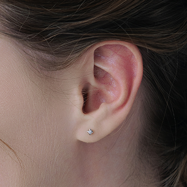 WHISPER DIAMOND PIERCED EARRINGS(2SP0916)SV925 ピアス｜スター