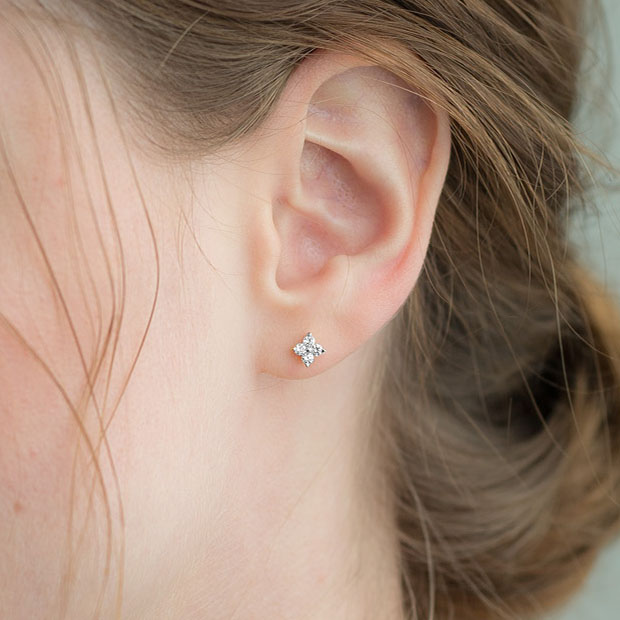 BRIGHTEST STAR DIAMOND PIERCED EARRINGS(S)(2XP0301)Pt950