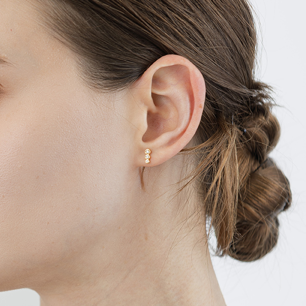 TRIPLE DIAMONDS PIERCED EARRINGS(YG)(2ZP1672)K18 ピアス｜スター