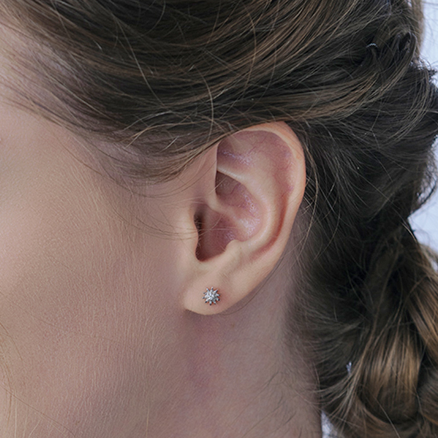 DIAMOND SUNBURST PIERCED EARRINGS(WG)(2JP1101)K10 ピアス