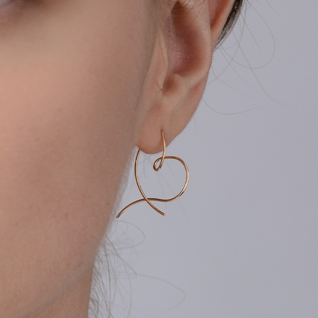 HEART LINE PIERCED EARRINGS(2JP1040)K10 ピアス｜スター