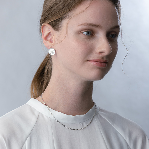 LUNAR COIN PIERCED EARRINGS(2SP0903)SV925 ピアス｜スタージュエリー