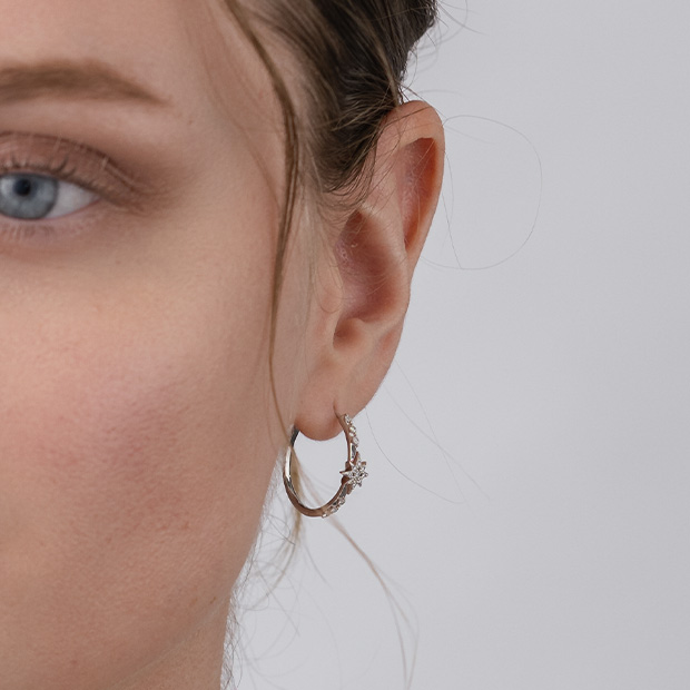 CROSSING STAR HOOP PIERCED EARRINGS(1XP0420)Pt950 ピアス