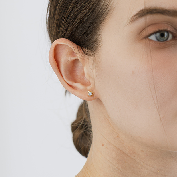 FOUR RAYED FLOWER PIERCED EARRINGS (アクアマリン)(2JP1118)K10