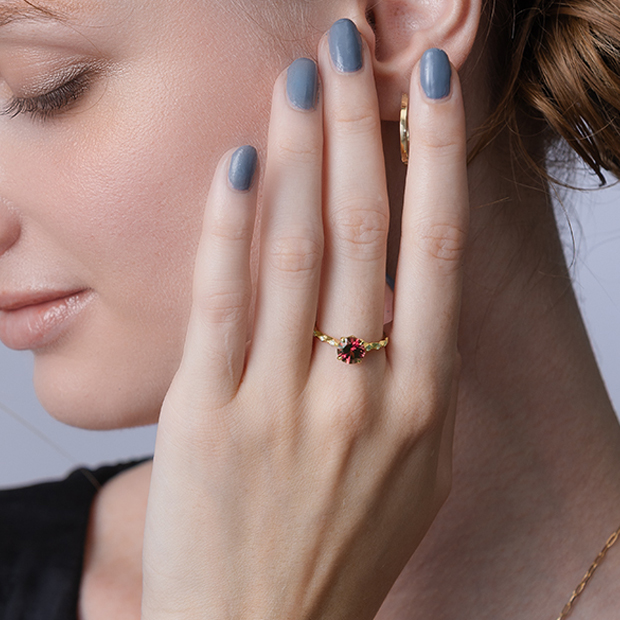 ピンククリスタル　リング 16号高級　ラグジュアリー ピンククリスタル リング 16号高級 ラグジュアリー ベルサイユ