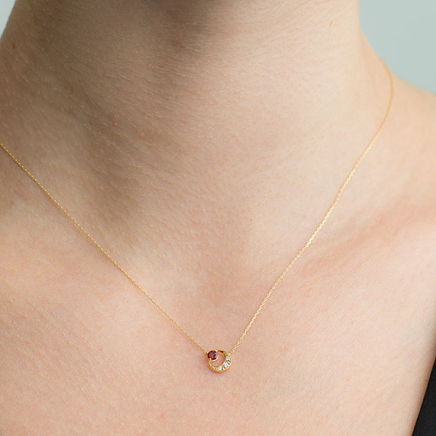 ネックレスGARNET MOON NECKLACE(2ZN2308)｜スタージュエリー公式オンラインストア