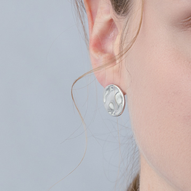 LUNAR COIN PIERCED EARRINGS(2SP0903)SV925 ピアス｜スタージュエリー