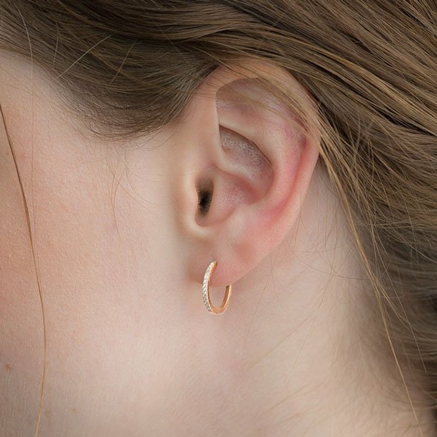 ピアスCLICK HOOP PIERCED EARRING(M)(2ZP1563)｜スタージュエリー公式 ...