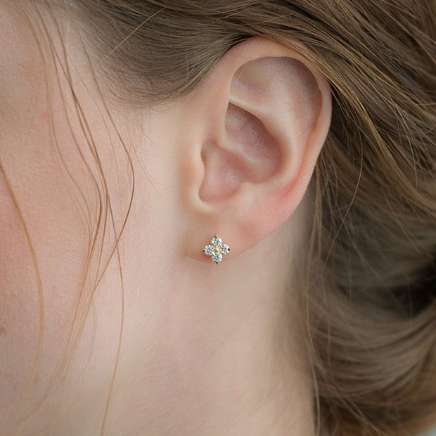 スタージュエリー K18WGダイヤモンドピアス- スタージュエリー K18WGダイヤモンドピアス-