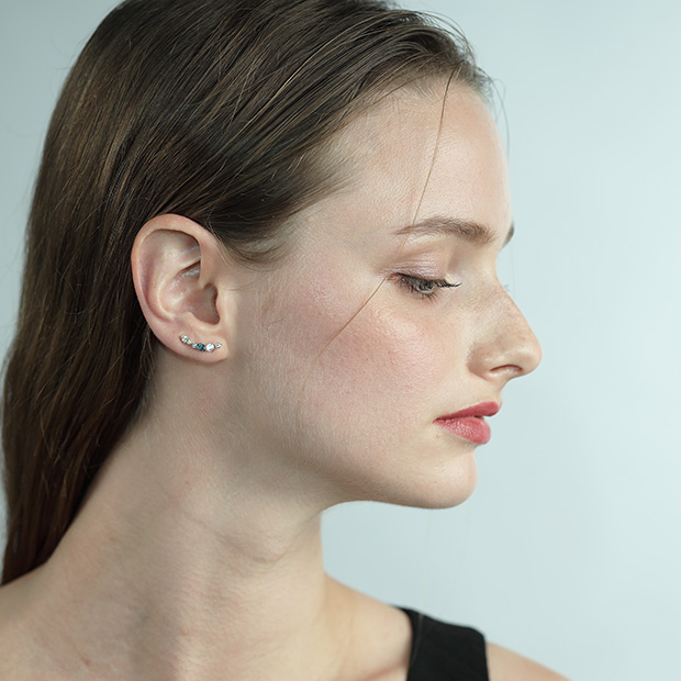 ピアスBLUE TOPAZ/BLUE MOONSTONE EAR CLIMBER PIERCED EARRING 