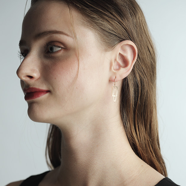 ピアスDANGLE HOOK PIERCED EARRINGS(2JP0840)｜スタージュエリー公式 ...